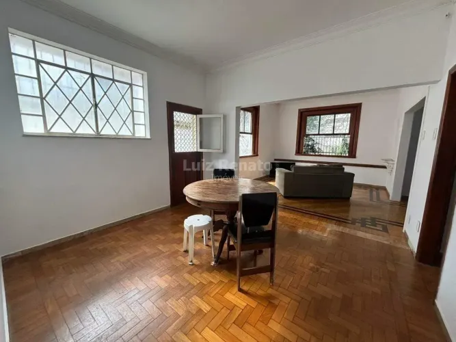 Casa para locação, 4 quartos, 280m² de área no Carmo