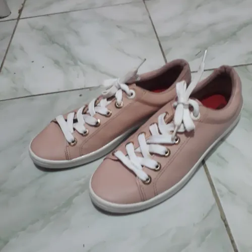 Vende esse lindo sapatenis da Marca Moleca cor salmão que combina com qualquer look T: 37