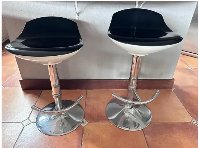 2 Banquetas giratórias Tulipa Lótus