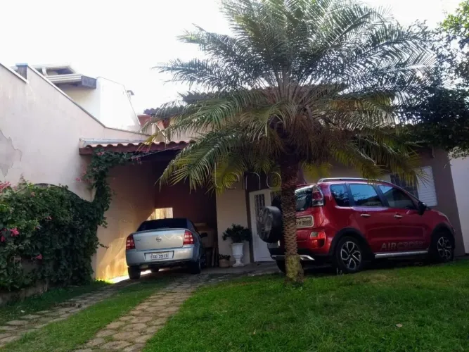 Casa à venda com 3 quartos no Parque das Colinas, Valinhos.