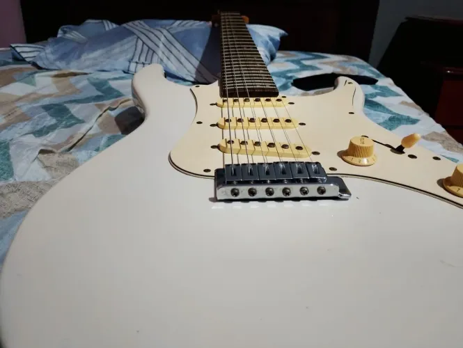 Guitarra vantage modelo vks 11