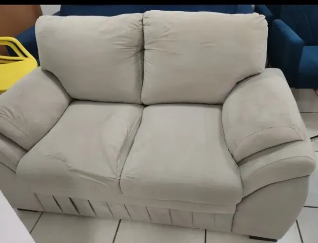 Vendo sofá 2 e 3 Lugares contato *57