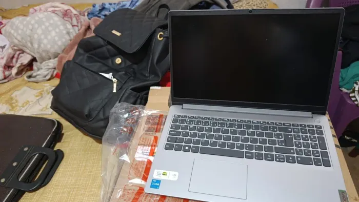 Notebook Semino com um ano de comprado usado apenas um mês
