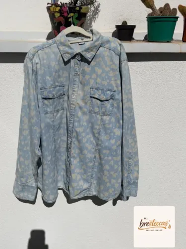 Camisa Jeans Feminina com Estampa de Corações Stroke Tamanho G
