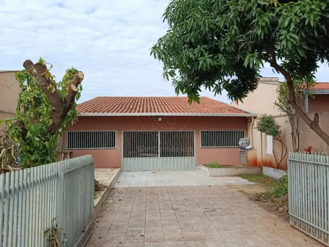 Casa à venda localizada na zona Norte, próximo à Saul Elkind com 2 quartos