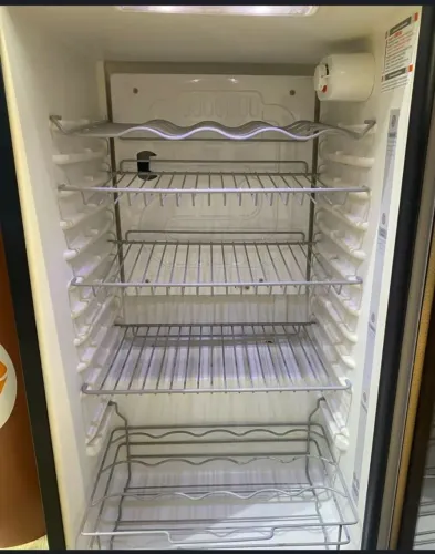 Frigobar/expositor Brastemp Club 120L Porta de Vidro ?<br><br>Ótimo estado