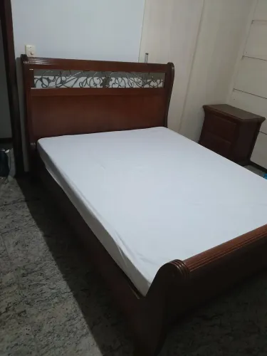 Cama quem madeira maciça