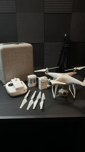 Dji Phantom 4 Pro (usado Com 2 Baterias E Carregador original) (Usado)
