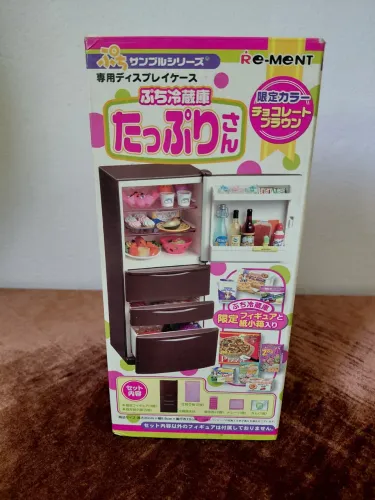 Geladeira infantil para casa de bonecas