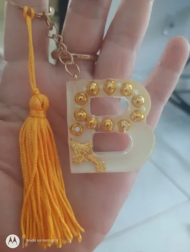 Chaveiros Inicial em resina pronta entrega na promoção