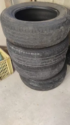 Vende se pneus 215/65 R16