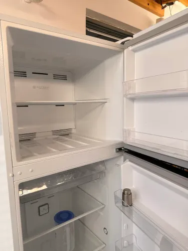 Geladeira Midea 220V Novinha