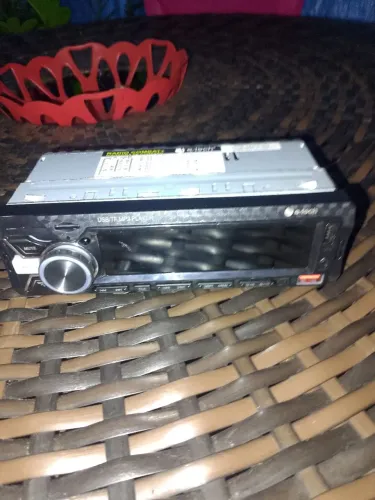 Vendo toca pendrive e Aux ... bluetooth e carregador de celular