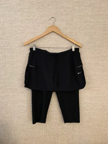 Nike Dri-FIT Skapri M - 2 em 1 com Legging Capri para Corrida/Treino - Impecável