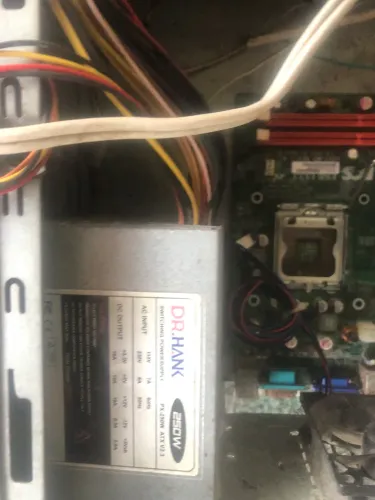 Gabinete e peças de pc , não sei se funciona