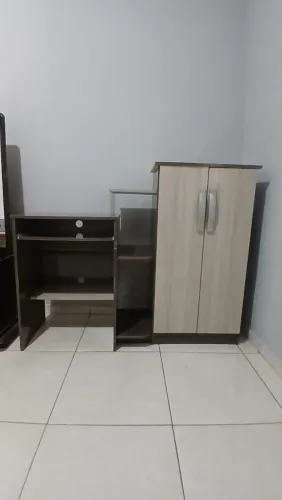 Cômoda com escrivaninha juntas