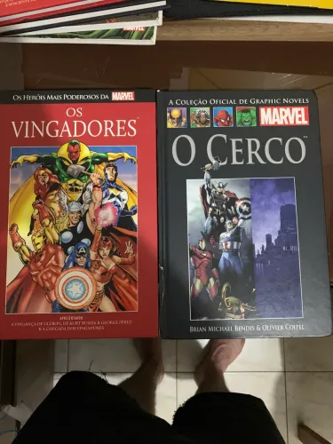 Vendo 2 Hqs vingadores histórica ?o cerco? e ?edições históricas?