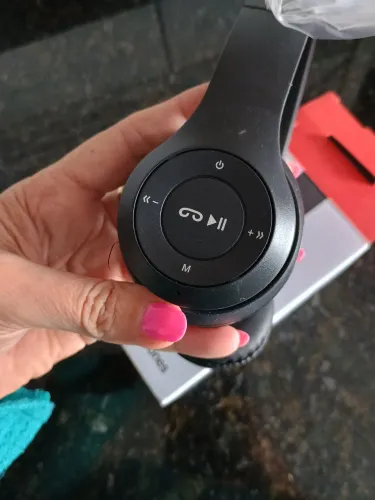 Fone de ouvido P47 ótima som - sem fio NOVO