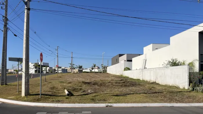 Terreno com 338m2, de esquina, Cond. Primor das Torres (Ginco), Cuiabá-MT