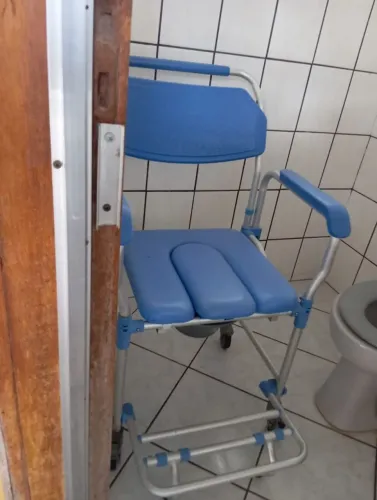 Cadeira de rodas d60 150 kg de banho em alumínio com cesto