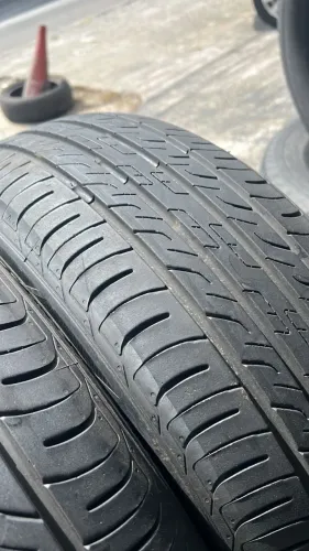 Par pneu 215/50 R18 Giti