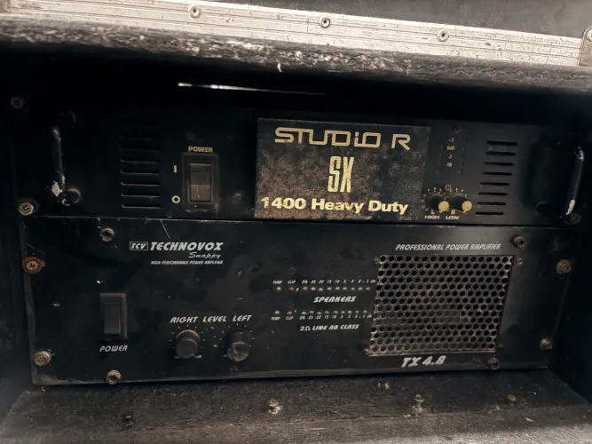 Par Amplificadores Studio R E Technovox.