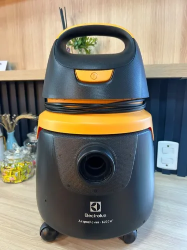 Aspirador de Pó e Água Electrolux 1400W 11L AQP20