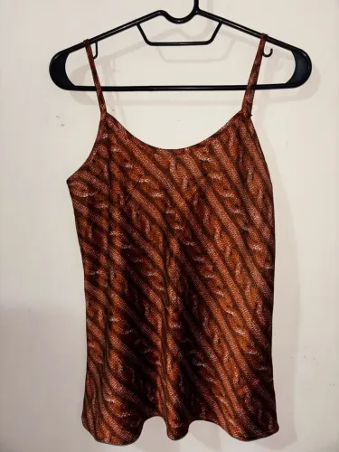regata marrom/laranja 
