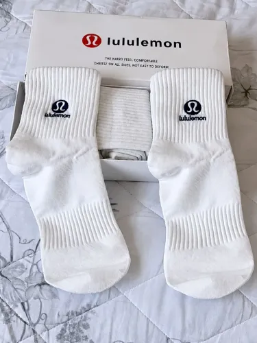 Kit com 3 meias Lululemon cano médio
