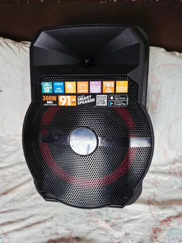 Caixa de Som Polyvox semi nova em perfeito funcionamento