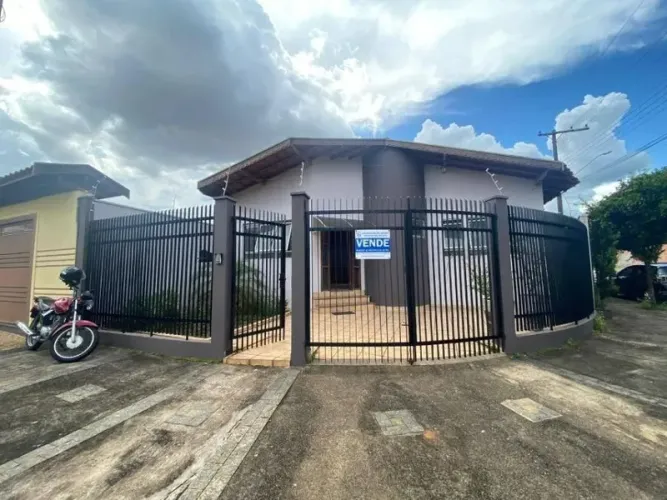 Casa 174m² com Terreno 323m² | Rio Claro-SP | Vila Bela Vista - 5 Dorms, 3 Banheiros e 1 E