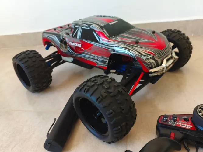 Monster truck traxxas revo excelente estado