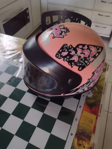 Capacete feminino