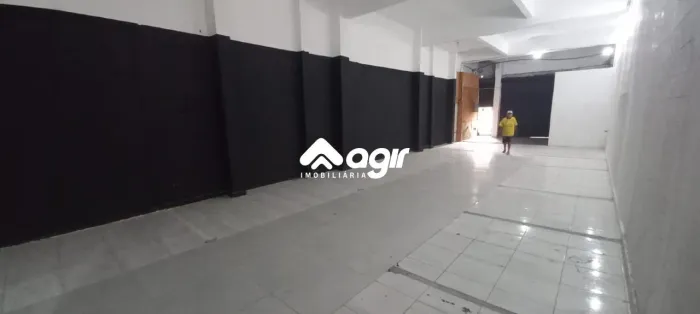 Ampla loja de rua em ponto movimentado no Engenho Novo.