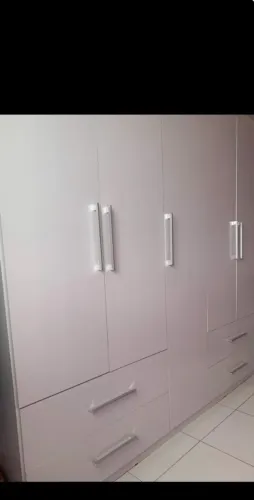 Guarda roupa com 5 portas