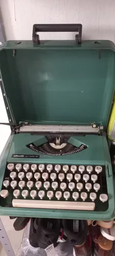 Máquina de escrever OlivetteLettera 82