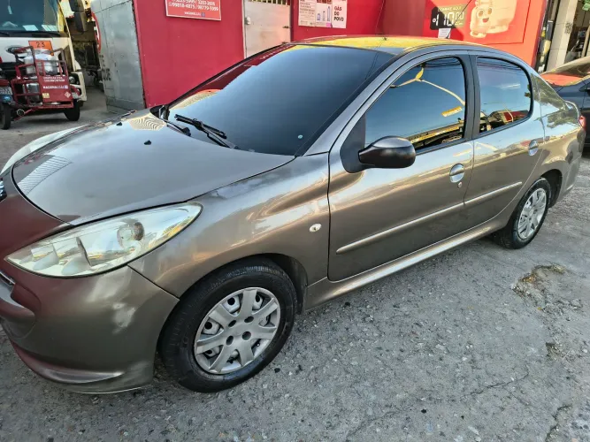 Peugeot 207 Sedan Passion XR 1.4 Flex 8V 4P 2013