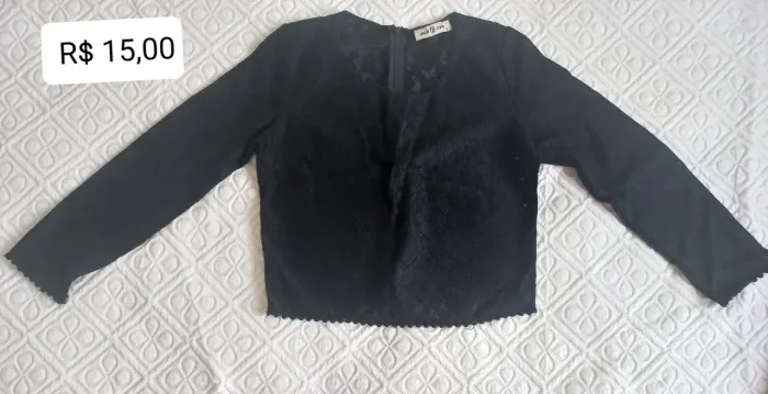 Blusa  de frio preta, tecido é renda, tamanho P, R$ 10,00.