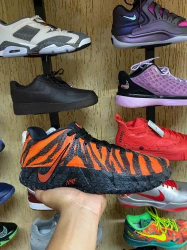 NIKE JA 3 - TAMANHO 43