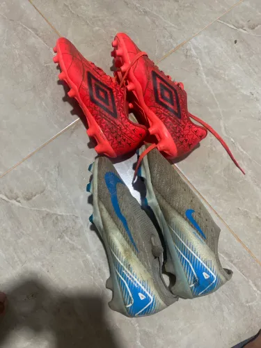 VENDO ESSAS CHUTEIRAS. Podem vim no pv para negociar