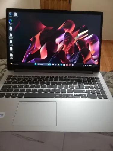 Vendo nootebook lenovo ideapad 1 15IAU7