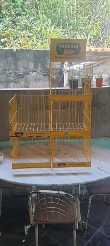 Cesto expositor aramado com 5 prateleiras