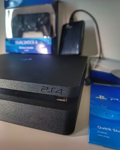 PS4 SLIM 1.500GB/1,5TB (versão 12.5, para DESBLQ) + selo SONY. PARCELO 12X! ENTREGO BH!