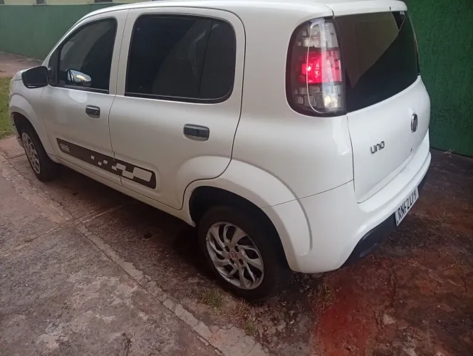 Fiat Uno Attractive 1.0 EVO Fire Flex 8V 5P 2021