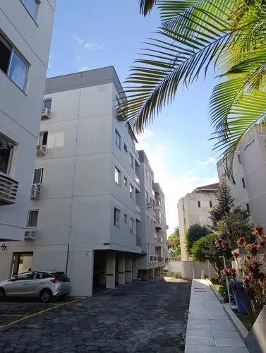 3 Dormitórios sendo 1 Suíte com garagem e Sacada pro Sol da Manhã na Trindade