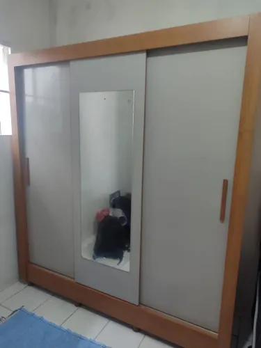 Vende guarda roupa de casal muito bem conservado