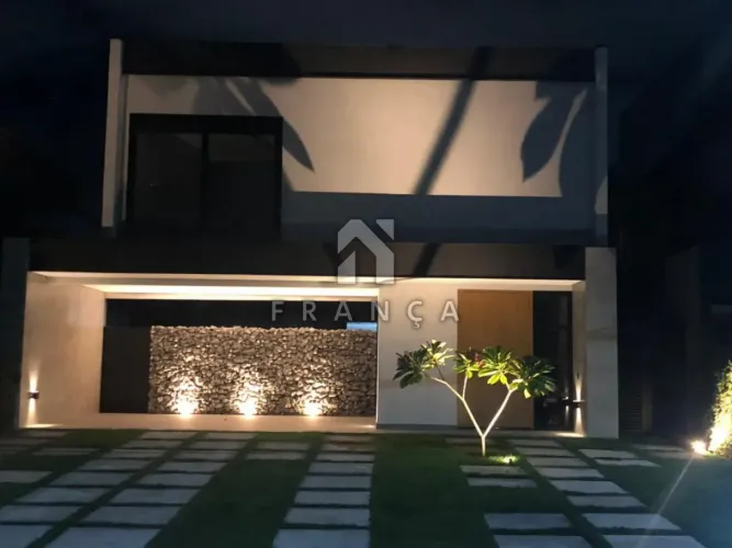 Sobrado de Alto Padrão com piscina e 3 suítes á venda no condomínio Sunset Garden em Jacar