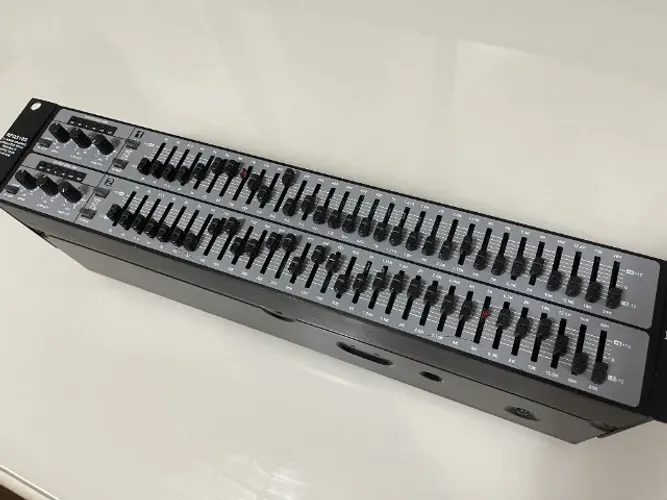 PRA HOJE Equalizador Gráfico Estéreo Behringer Fbq3102 Hd 31 Bandas