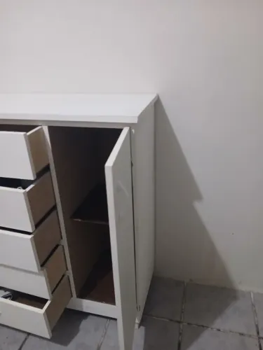 Cômoda grande com 5 cavetas