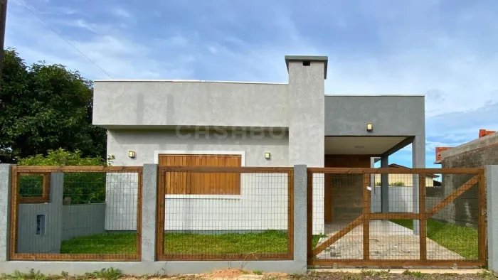 Casa moderna com suíte a 300 metros da praia no Bairro Pérola
